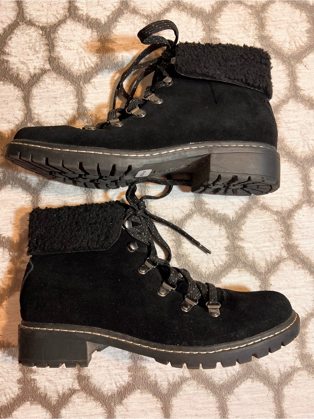 G.H. Bass & Co. Black Suede Lace-Up Ankle Boots with Faux Shearling Collar 7